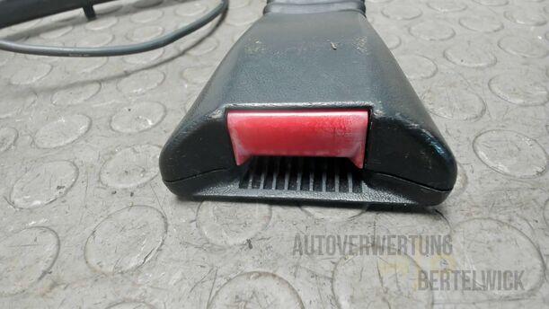 Foto: GURTSTRAFFER VORNE LINKS eines Opel Zafira 1.8 16V Special