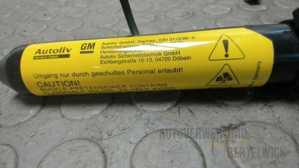 Foto: GURTSTRAFFER VORNE LINKS eines Opel Zafira 1.8 16V Special