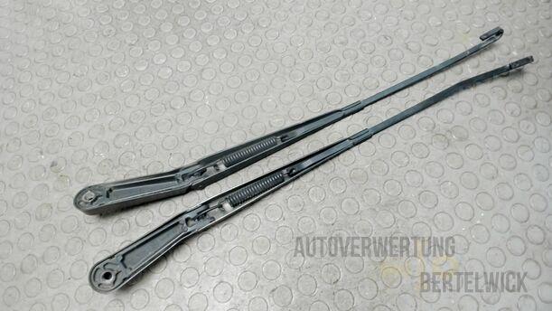 Foto: SCHEIBENWISCHERARME VORNE eines Opel Zafira 1.8 16V Special