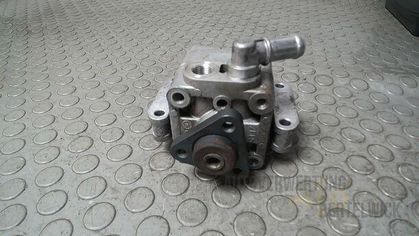 Foto: PUMPE SERVOLENKUNG/ SERVOPUMPE eines BMW 320i Touring Special