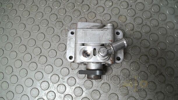 Foto: PUMPE SERVOLENKUNG/ SERVOPUMPE eines BMW 320i Touring Special