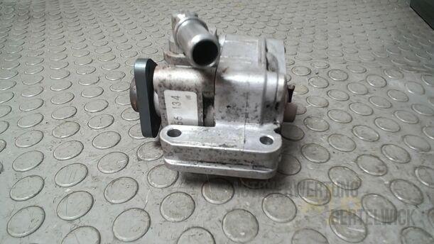 Foto: PUMPE SERVOLENKUNG/ SERVOPUMPE eines BMW 320i Touring Special