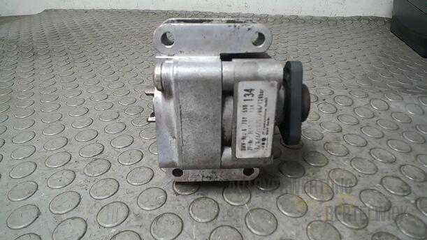 Foto: PUMPE SERVOLENKUNG/ SERVOPUMPE eines BMW 320i Touring Special