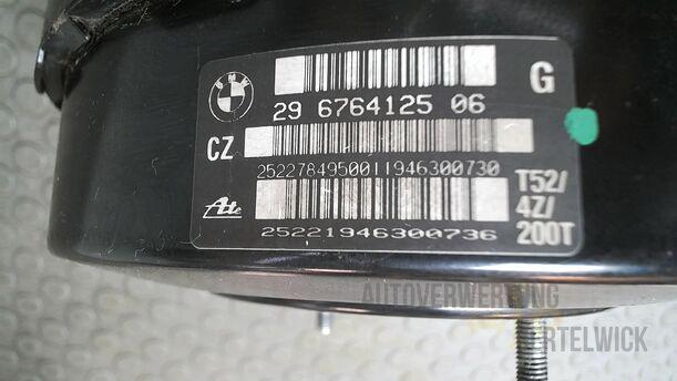 Foto: BREMSKRAFTVERSTÄRKER eines BMW 320i Touring Special