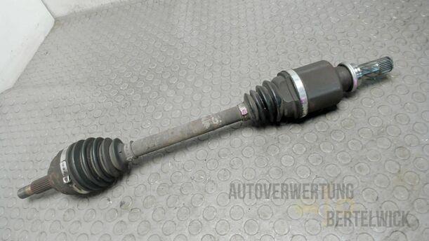 Foto: ANTRIEBSWELLE LINKS eines Renault Megane 1.4 Grandtour Special