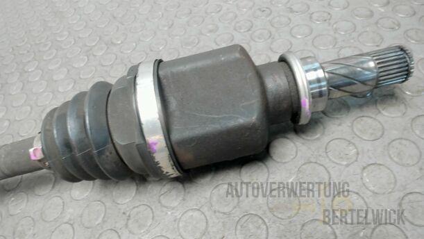 Foto: ANTRIEBSWELLE LINKS eines Renault Megane 1.4 Grandtour Special
