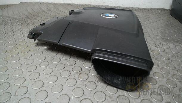 Foto: FRISCHLUFTANSAUGUNG/ ANSAUGROHR eines BMW 320i Touring Special