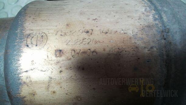 Foto: AUSPUFFKRÜMMER MIT KATALYSATOR eines BMW 320i Touring Special