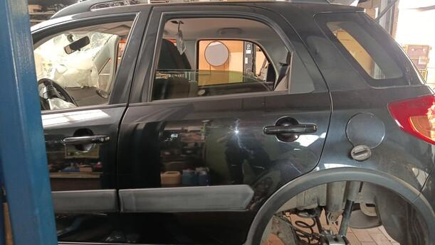 Foto: TÜR HINTEN LINKS eines Suzuki SX4 2.0 DDiS Special