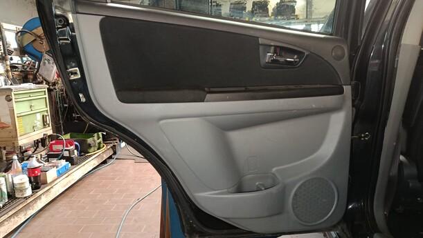 Foto: TÜR HINTEN LINKS eines Suzuki SX4 2.0 DDiS Special