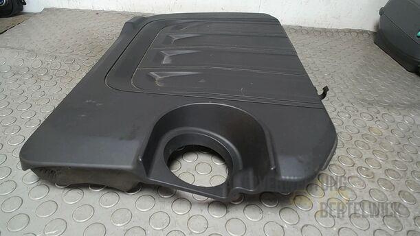 Foto: MOTORABDECKUNG eines Suzuki SX4 2.0 DDiS Special