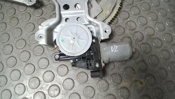 Foto: FENSTERHEBER ELEKTRISCH VORN LINKS eines Suzuki SX4 2.0 DDiS Special