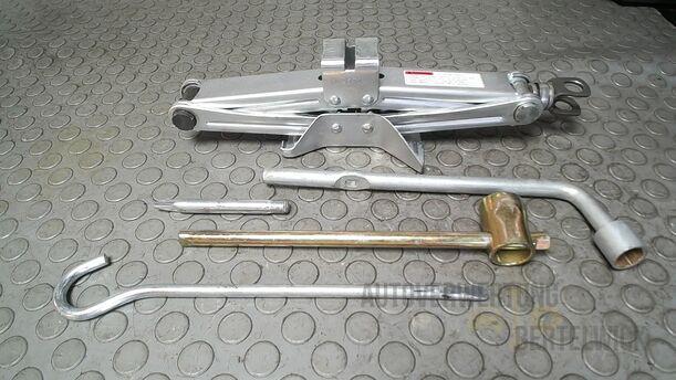 Foto: WAGENHEBER/ BORDWERKZEUG eines Suzuki SX4 2.0 DDiS Special