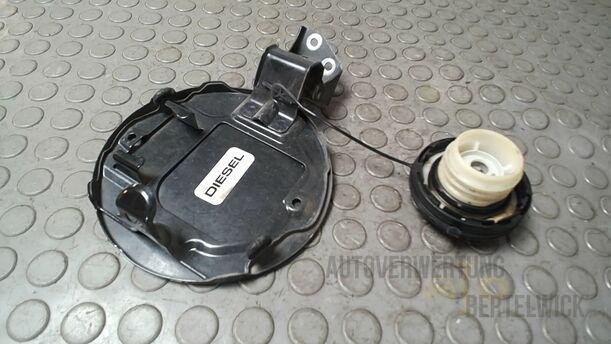 Foto: TANKKLAPPE/ TANKDECKEL eines Suzuki SX4 2.0 DDiS Special