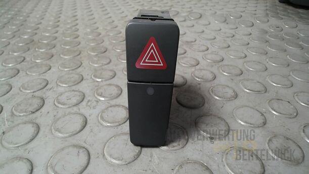 Foto: SCHALTER WARNBLINKANLAGE/ WARNBLINKSCHALTER eines Suzuki SX4 2.0 DDiS Special