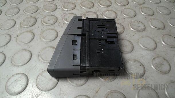 Foto: SCHALTER WARNBLINKANLAGE/ WARNBLINKSCHALTER eines Suzuki SX4 2.0 DDiS Special