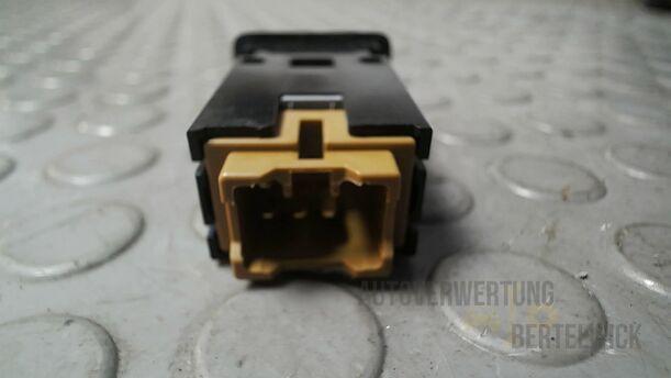 Foto: SCHALTER ESP AUS eines Suzuki SX4 2.0 DDiS Special