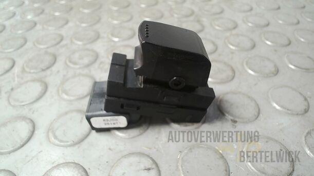 Foto: FENSTERHEBERSCHALTER eines Suzuki SX4 2.0 DDiS Special
