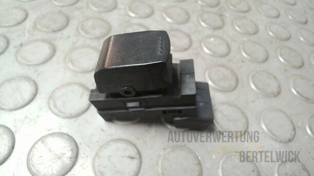 Foto: FENSTERHEBERSCHALTER eines Suzuki SX4 2.0 DDiS Special