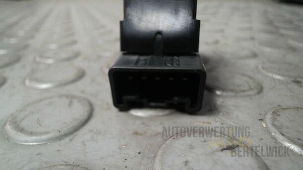 Foto: FENSTERHEBERSCHALTER eines Suzuki SX4 2.0 DDiS Special