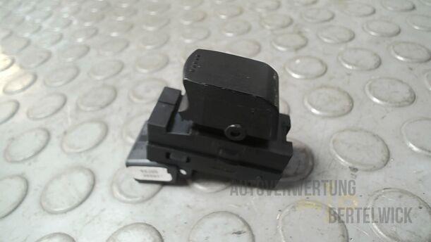 Foto: FENSTERHEBERSCHALTER eines Suzuki SX4 2.0 DDiS Special