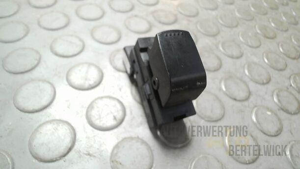 Foto: FENSTERHEBERSCHALTER eines Suzuki SX4 2.0 DDiS Special