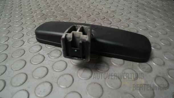 Foto: INNENSPIEGEL eines Suzuki SX4 2.0 DDiS Special