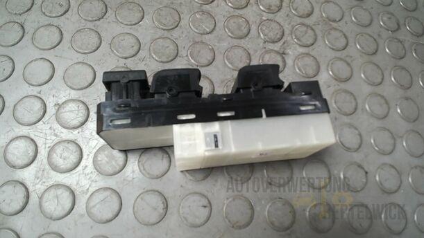 Foto: FENSTERHEBERSCHALTER eines Suzuki SX4 2.0 DDiS Special