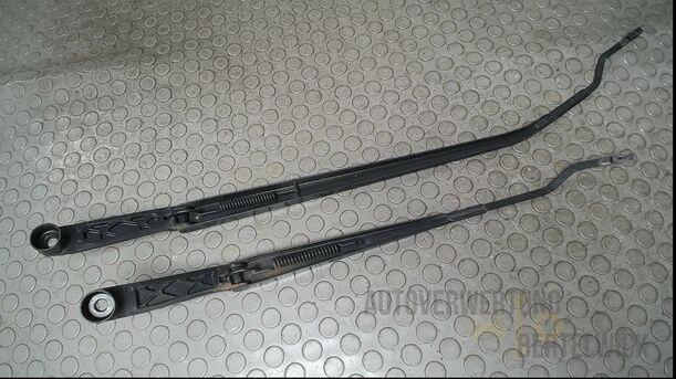 Foto: SCHEIBENWISCHERARME VORN eines Suzuki SX4 2.0 DDiS Special