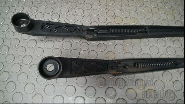 Foto: SCHEIBENWISCHERARME VORN eines Suzuki SX4 2.0 DDiS Special