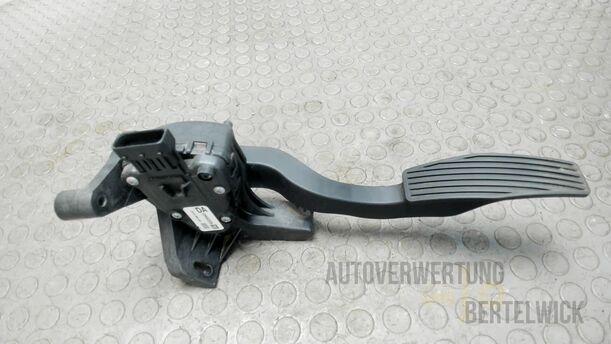 Foto: GASPEDAL eines Opel Meriva 1.6 16V Easytronic Special
