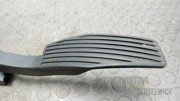 Foto: GASPEDAL eines Opel Meriva 1.6 16V Easytronic Special