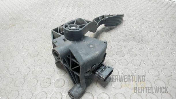 Foto: GASPEDAL eines Opel Meriva 1.6 16V Easytronic Special