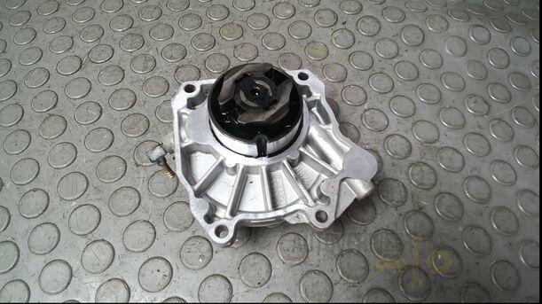 Foto: VAKUUMPUMPE/ UNTERDRUCKPUMPE eines Suzuki SX4 2.0 DDiS Special