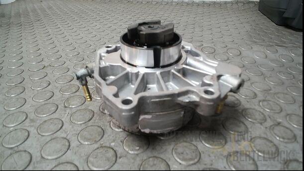 Foto: VAKUUMPUMPE/ UNTERDRUCKPUMPE eines Suzuki SX4 2.0 DDiS Special