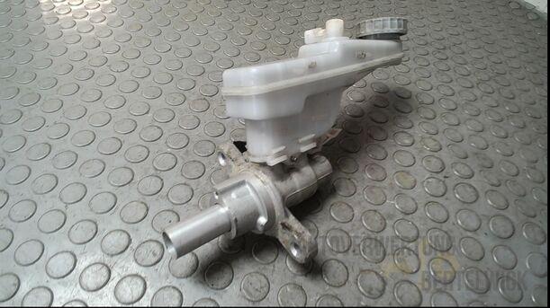 Foto: HAUPTBREMSZYLINDER eines Suzuki SX4 2.0 DDiS Special