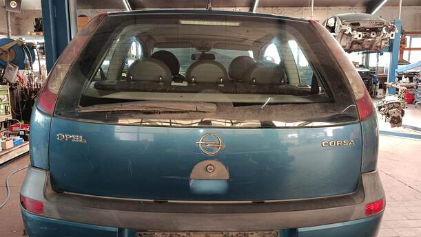 Foto: HECKKLAPPE / HECKDECKEL ( 2/3 TÜRER ) eines Opel Corsa 1.0 12V Special
