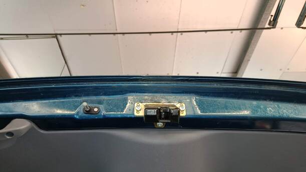 Foto: HECKKLAPPE / HECKDECKEL ( 2/3 TÜRER ) eines Opel Corsa 1.0 12V Special