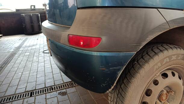 Foto: STOSSFÄNGER / STOßSTANGE HINTEN eines Opel Corsa 1.0 12V Special