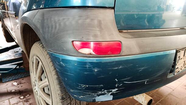 Foto: STOSSFÄNGER / STOßSTANGE HINTEN eines Opel Corsa 1.0 12V Special