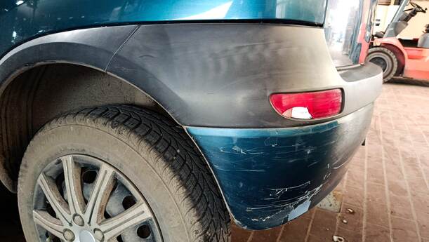 Foto: STOSSFÄNGER / STOßSTANGE HINTEN eines Opel Corsa 1.0 12V Special