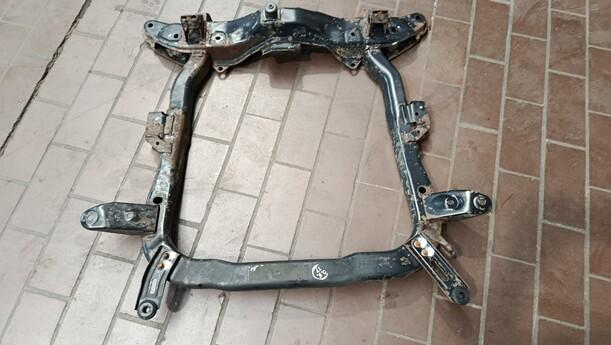 Foto: VORDERACHSE / VORDERACHSTRÄGER eines Opel Corsa 1.0 12V Special