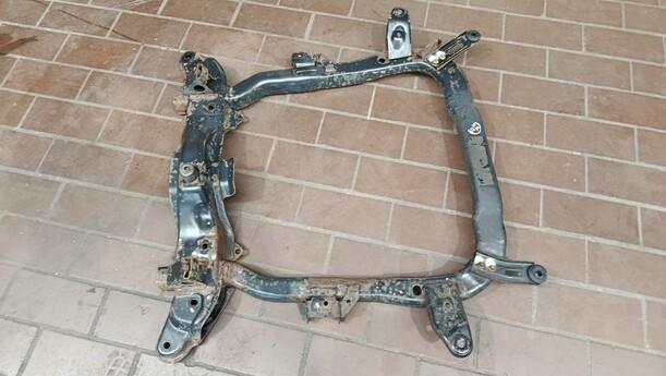 Foto: VORDERACHSE / VORDERACHSTRÄGER eines Opel Corsa 1.0 12V Special