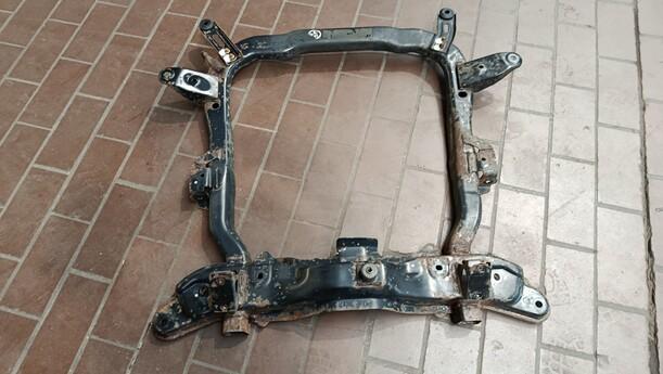 Foto: VORDERACHSE / VORDERACHSTRÄGER eines Opel Corsa 1.0 12V Special