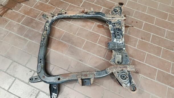 Foto: VORDERACHSE / VORDERACHSTRÄGER eines Opel Corsa 1.0 12V Special