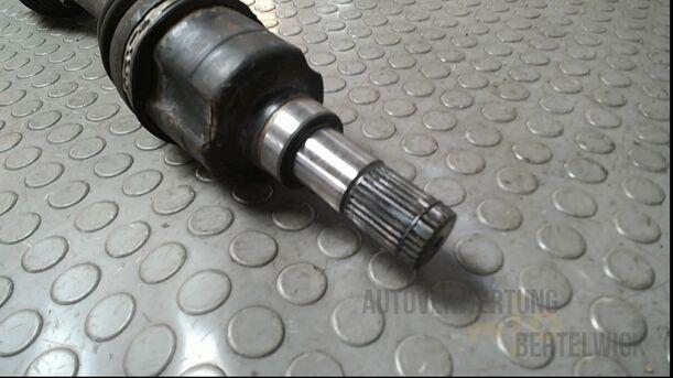 Foto: ANTRIEBSWELLE VORN LINKS eines Suzuki SX4 2.0 DDiS Special