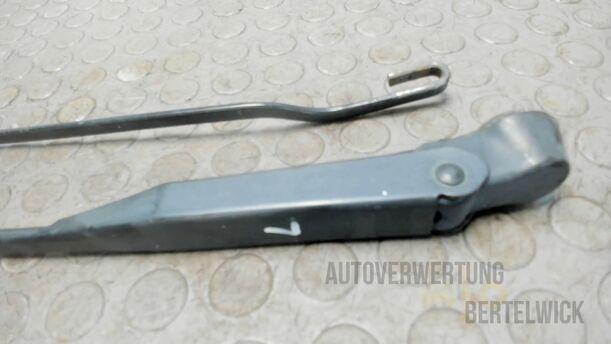 Foto: SCHEIBENWISCHERARME VORNE eines Opel Corsa 1.0 12V Special
