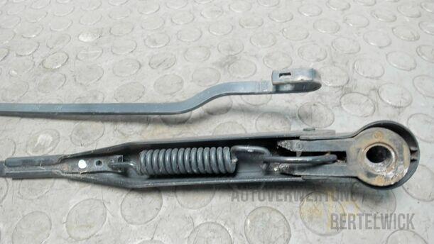 Foto: SCHEIBENWISCHERARME VORNE eines Opel Corsa 1.0 12V Special