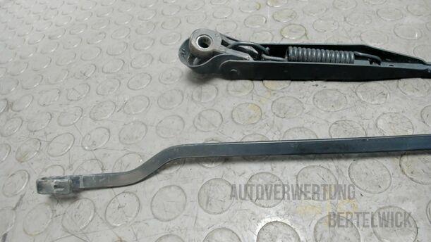 Foto: SCHEIBENWISCHERARME VORNE eines Opel Corsa 1.0 12V Special