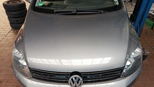 Foto: MOTORHAUBE eines VW Golf Plus 1.2 TSI Special